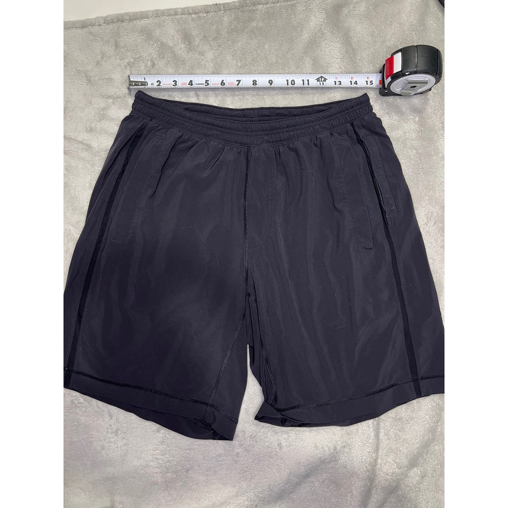 Lululemon Mens Athletic Shorts Mesh Trim Zipper Pocket Black L 7in Inseam